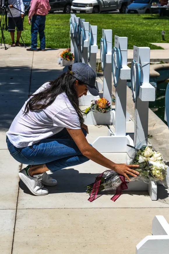 Duchess Meghan Markle visits Uvalde Texas school shooting community tribute photos pictures 2022 Prince Harry