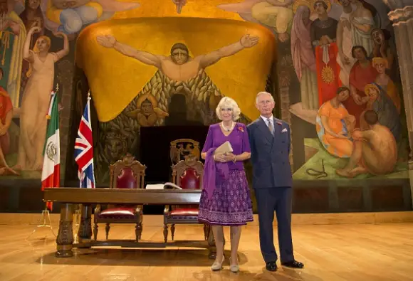 MEXICO CITY, MEXICO - NOVEMBER 03: Prince Charles, Prince of Wales and Camilla, Duchess of Cornwall pose in front of a Diego Rivera mural after signing the visitor's book at the launch of 'The Year of the UK in MExico 2015' at San Ildefonso College on November 3, 2014 in Mexico City, Mexico. The Royal Couple are on the second day of a four day visit to Mexico as part of a Royal tour to Colombia and Mexico. (Photo by Tim Rooke - Pool/Getty Images)