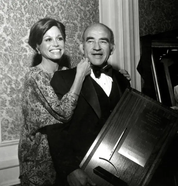 Actor Ed Asner Dies At Age 91 cause celebrity deaths 2021 age news