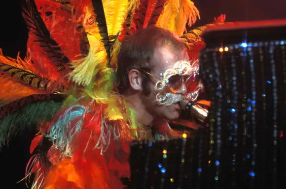 ELTON JOHN performance