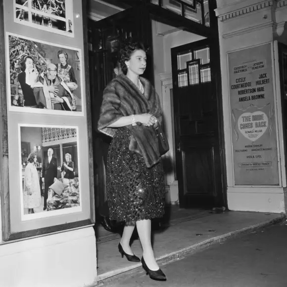 Queen Elizabeth II, Vaudeville Theatre, 1961