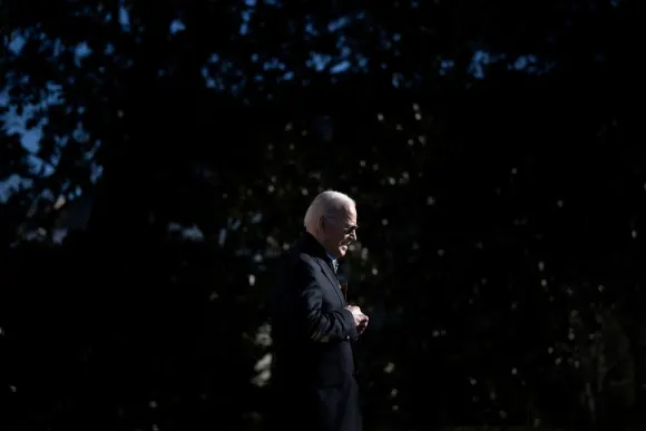 TOPSHOT-US-POLITICS-BIDEN-DEPARTURE