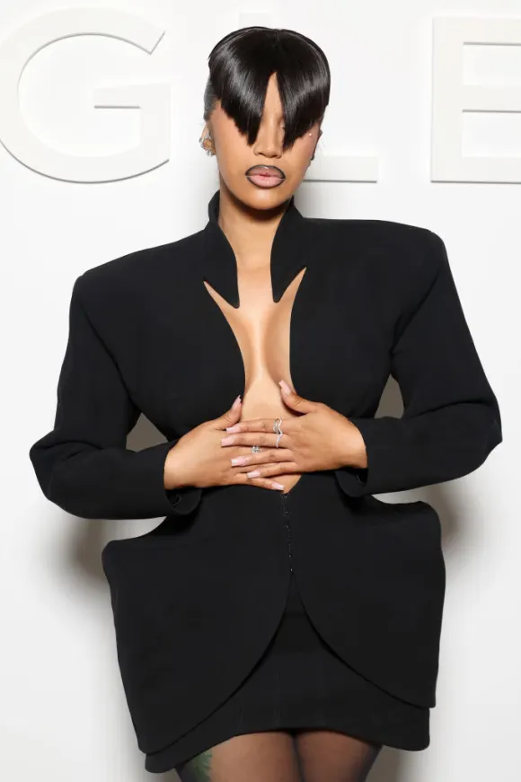 Mugler: Photocall - Paris Fashion Week - Womenswear Spring-Summer 2025