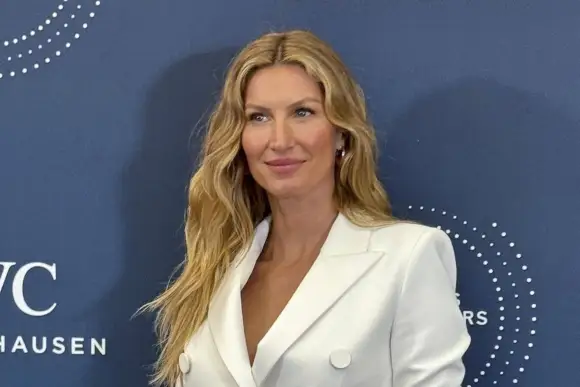 Gisele Bündchen: Hot, Sexy, Back-View Photoshoot