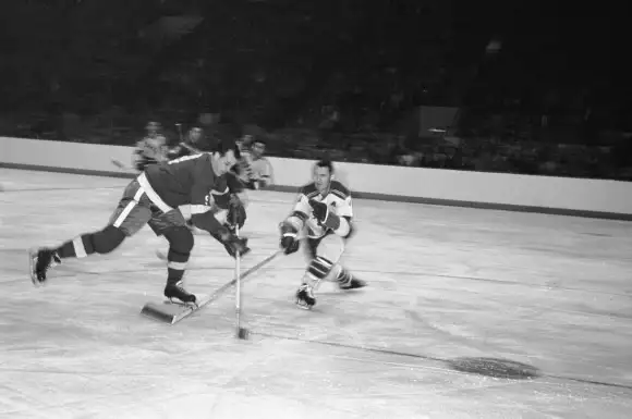 Canadian  ice  hockey  player  Gordie  Howe  (left),  of  the  Detroit  Red  Wings,  on  the  ice  d