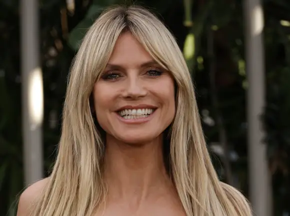 Heidi Klum dolce and gabbana event glitter dress nothing underneath 2022 pictures photos Instagram video