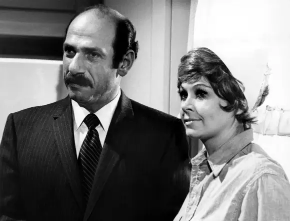 ARNIE, de gauche à droite : Herschel Bernardi, Sue Ane Langdon, 1970-72, TM et Copyright 20th Century Fox Film Corp. Tous droits réservés