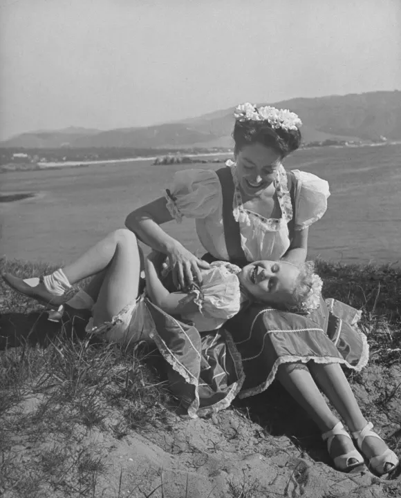 Actress  Joan  Crawford  and  her  daughter,  Christina,  playing  together.

Peter  Stackpole/The