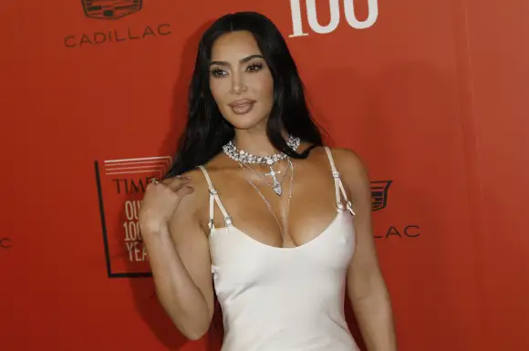 Kim Kardashian sur le tapis rouge