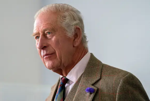 rey carlos cuidado britanico familia real drama