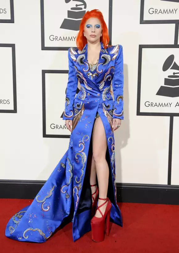 Lady Gaga en los Grammy 2016 look vestido