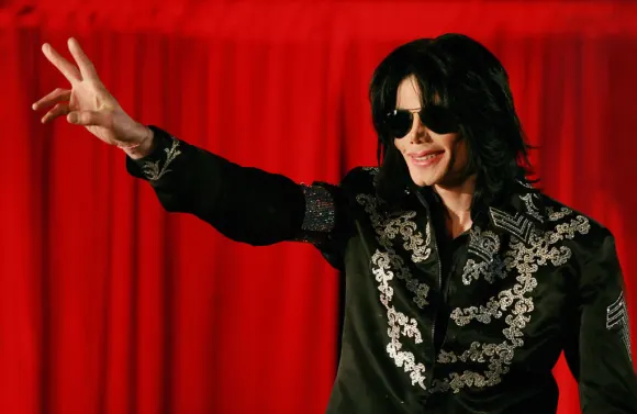 La pop star américaine Michael Jackson s'adresse à un p