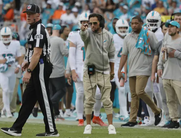 SPORTS-FBN-DOLPHINS-MCDANIEL-FL Miami Dolphins head coach Mike McDaniel calls for a timeout in the fourth quarter agains