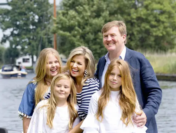 King Willem-Alexander proudly presents his family