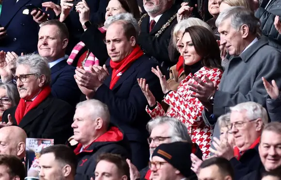 Princess Kate maternity coat red white houndstooth Prince William pregnant Prince Louis