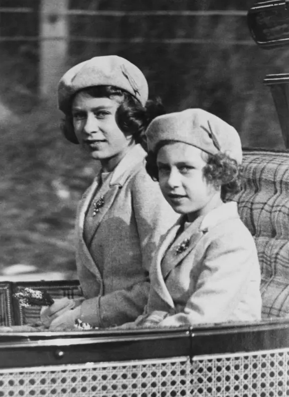 Royal Sisters Drive Out From Balmoral