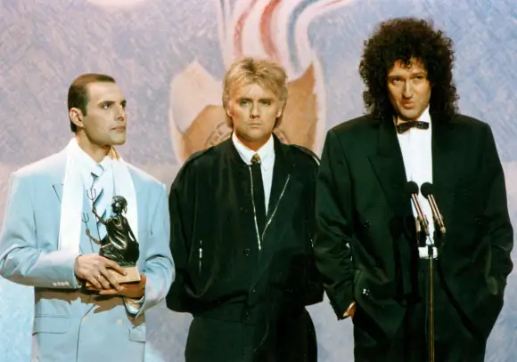 Queen (de gauche à droite) Freddie Mercury, Roger Taylor et Brian May