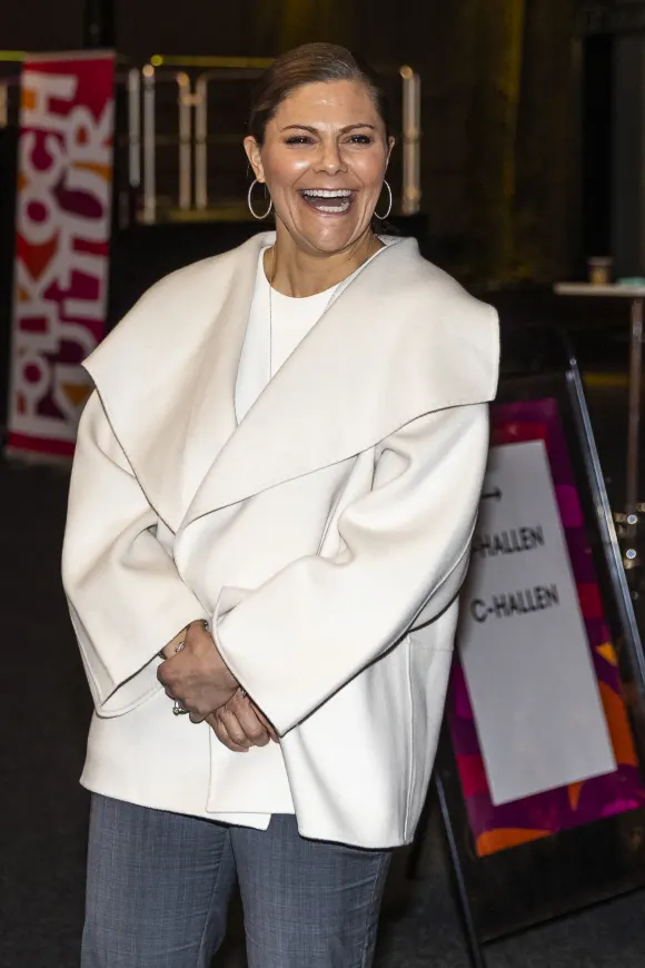 Visages drôles royaux : Princesse Victoria de Suède 2020 photos de rire photos