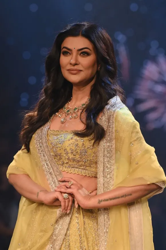 FASHION-INDIA-LAKME-ANUSHREE REDDY