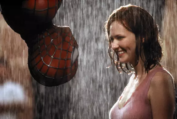 Tobey Maguire and Kirsten Dunst in the legendary kiss scene from “Spider-Man”