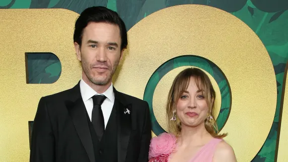 Tom Pelphrey and Kaley Cuoco