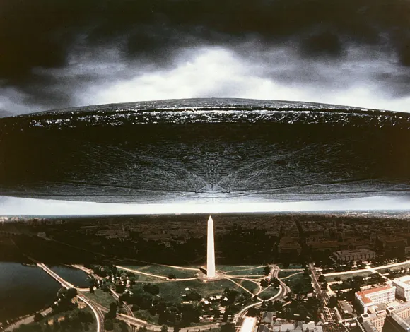 Spaceship Shadows Monument Film: Independence Day (USA 1996) Director: Roland Emmerich 25 June 1996 PUBLICATIONxINxGERxS