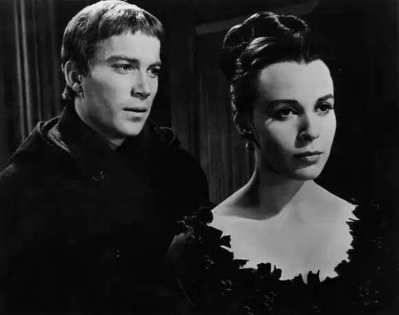 THE BROTHERS KARAMAZOV, William Shatner, Claire Bloom, 1958 Courtesy Everett Collection PUBLICATIONxINxGERxSUIxAUTxONLY
