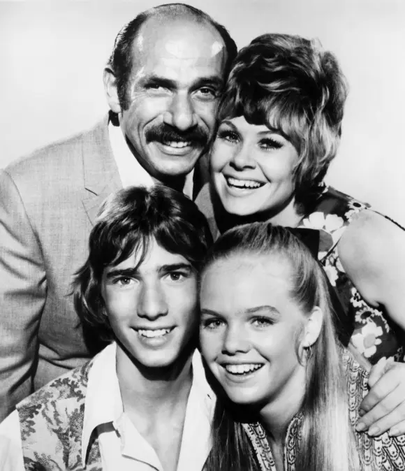 ARNIE, dans le sens des aiguilles d'une montre, en partant du haut à gauche : Herschel Bernardi, Sue Ane Langdon, Stephanie Steele, Del Russel, 1970-72, TM et Copyri