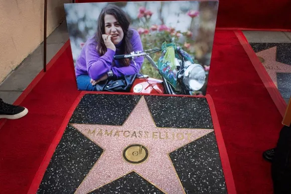 US-ENTERTAINMENT-HWOF-ELLIOT