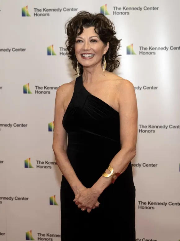 2022 Kennedy Center honoree Amy Grant arrives for the formal Artist s Dinner honoring the recipients of the 45th Annual