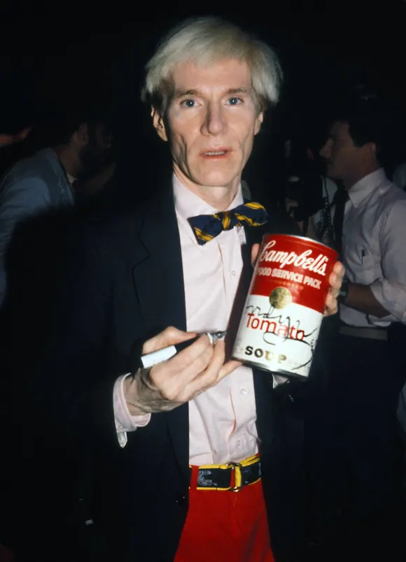 Andy Warhol 1980. Photo By Adam Scull/PHOTOlink/Courtesy Everett Collection (Andy Warhol03957)ASCA037 F4100 PUBLICATIONx