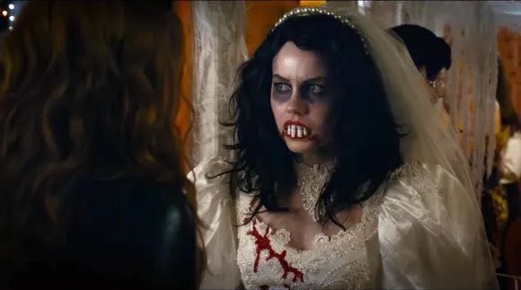 MEAN GIRLS, LOLITA MALGRE MOI MEAN GIRLS 2024 de Samantha Jayne et Arturo Perez Jr. Angourie Rice. scenario de Tina Fey