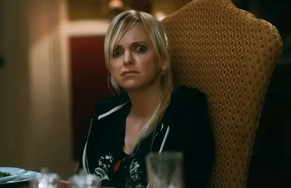 RECORD DATE NOT STATED THE ESTATE, Anna Faris, 2022. Signature Films / Courtesy Everett Collection PUBLICATIONxINxGERxSU