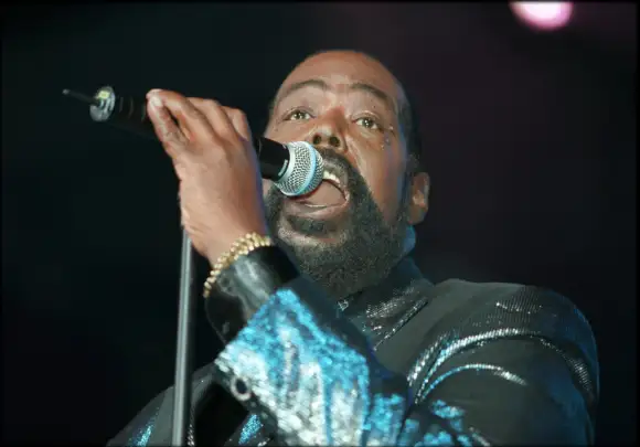 SCANPIX SWEDEN, 1999-11-10. Barry White pa Globen. Bilden: smörsangaren uppträdde pa Globens scen i Stockholm i glittrig