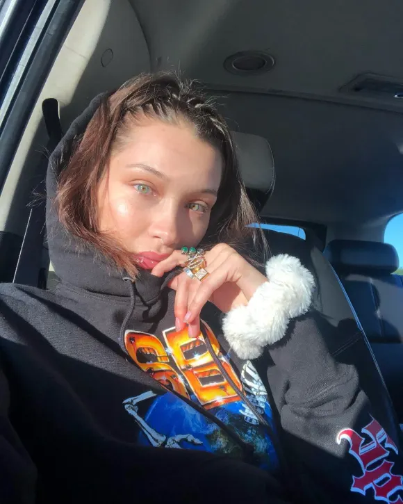 Bella Hadid without make-up