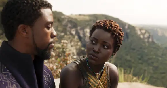 Lupita Nyong'o et Chadwick Boseman, dans "Black Panther".