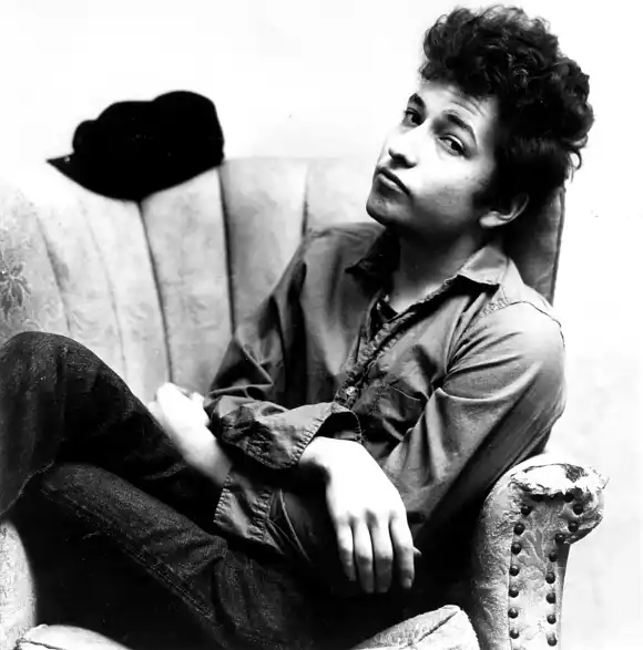 August 17, 2021: A lawsuit filed in New York City claims that legendary singer-songwriter BOB DYLAN sexually abused a 12