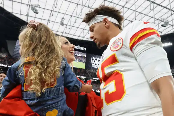 Brittany Mahomes and Patrick Mahomes