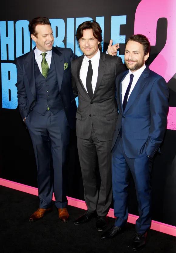 Jason Sudeikis, Jason Bateman et Charlie Day à la première de "Horrible" à Los Angeles.