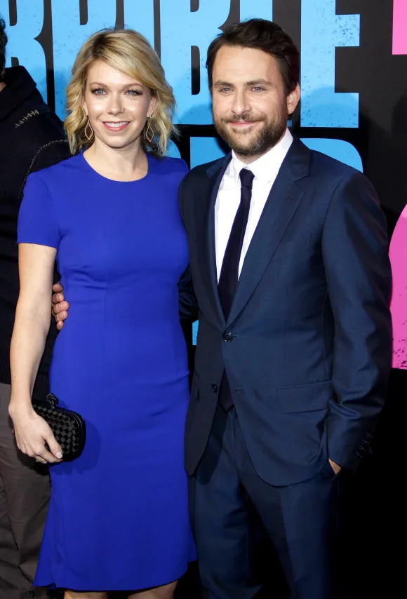 Mary Elizabeth Ellis et Charlie Day à la première de "Horrible Bosses 2" à Los Angeles