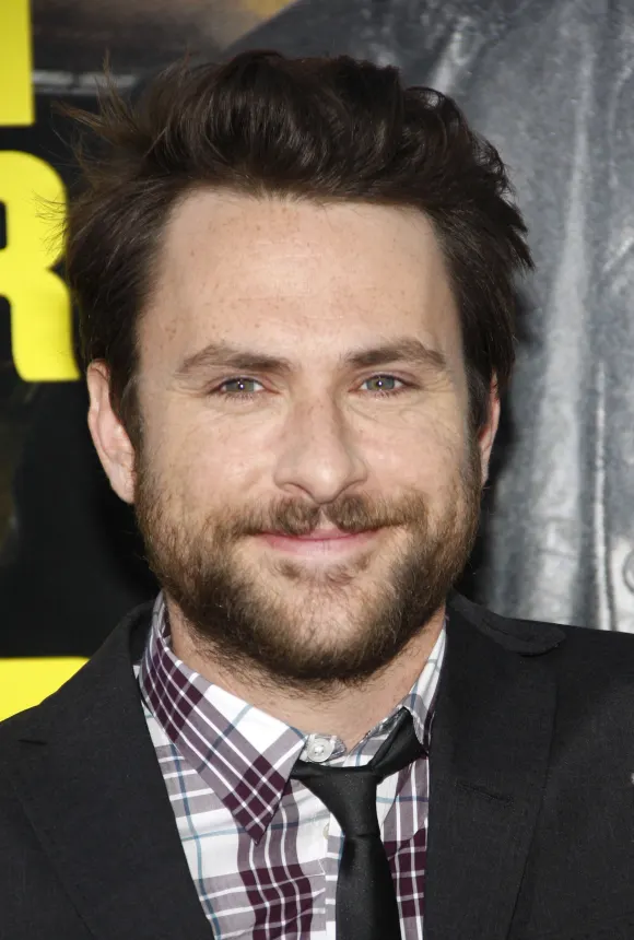 Charlie Day à la première de "Horrible Bosses" à Los Angeles au Grauman's Chi