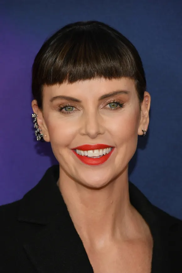 Charlize Theron shows up at the premiere of "Long Shot" with mini bangs baby bangs