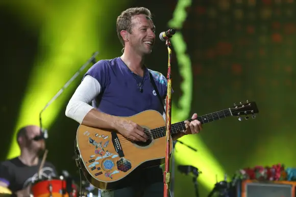Chris Martin performing with his band Coldplay in Sao Paulo 2017