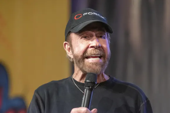 DORTMUND, DEUTSCHLAND, 1. Dezember 2018: Chuck Norris (*1940, amerikanischer Kampfsportler, Schauspieler, Filmproduzent