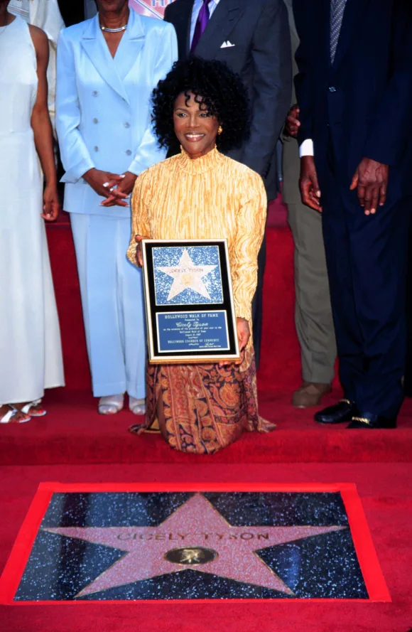 KATHY HUTCHINS/HUTCHINS.8/21/97 CICELY TYSON STAR ON HOLLYWOOD WALK OF FAME .CICELY TYSON EDITORIAL USE ONLY Copyright: