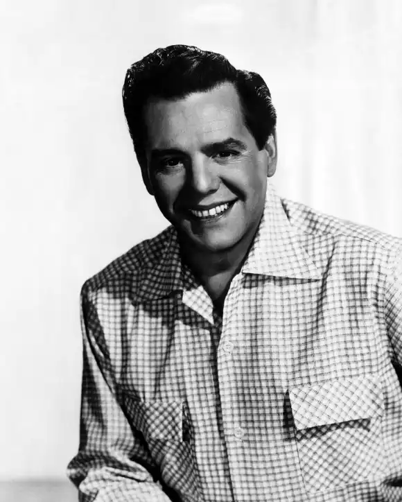 Desi Arnaz dans "The Long, Long Trailer" (La longue, longue bande-annonce)