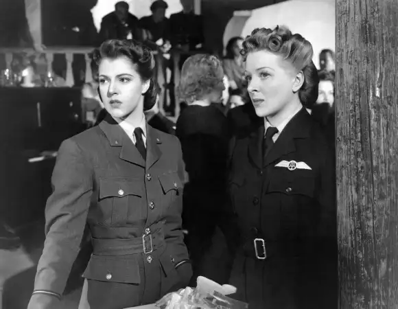 Diana Barrymore et Evelyn Ankers dans "Eagle Squadron".