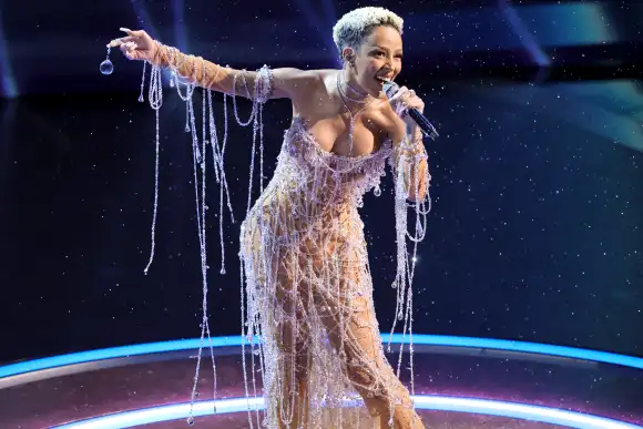 oscars 2025 hot hot revealing Doja Cat