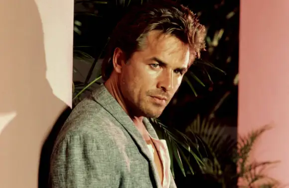 MIAMI VICE, Don Johnson, 1984–1989 Courtesy of the Everett Collection NOTE: DATE OF PHOTOGRAPH IS ESTIMATED PUBLICATIONxINxGERxSUIxAUTxONLY Copyright: xCourtesyxEverettxCollectionx T4DMIVI EC003