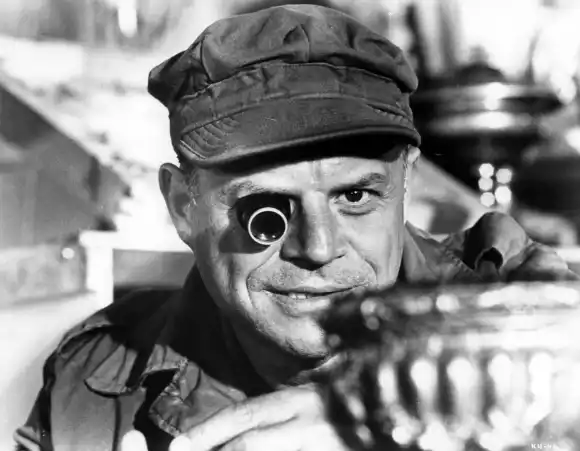 De l or pour les braves Kelly s Heroes Real Brian G Hutton Don Rickles. COLLECTION CHRISTOPHEL Metro Goldwyn Mayer PUBLI